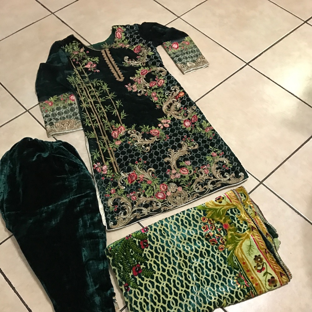 Pakistani shalwar Kameez valvet